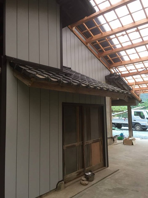 納屋の外壁を交換