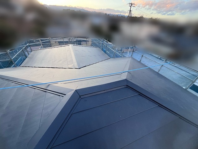 福島県双葉郡広野町　横暖ルーフを使用してカバー工事を行った屋根
