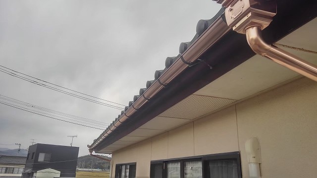 戸建て住宅の雨樋を銅雨樋で施工後