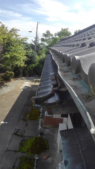 銅雨樋の軒樋が歪んでしまっている