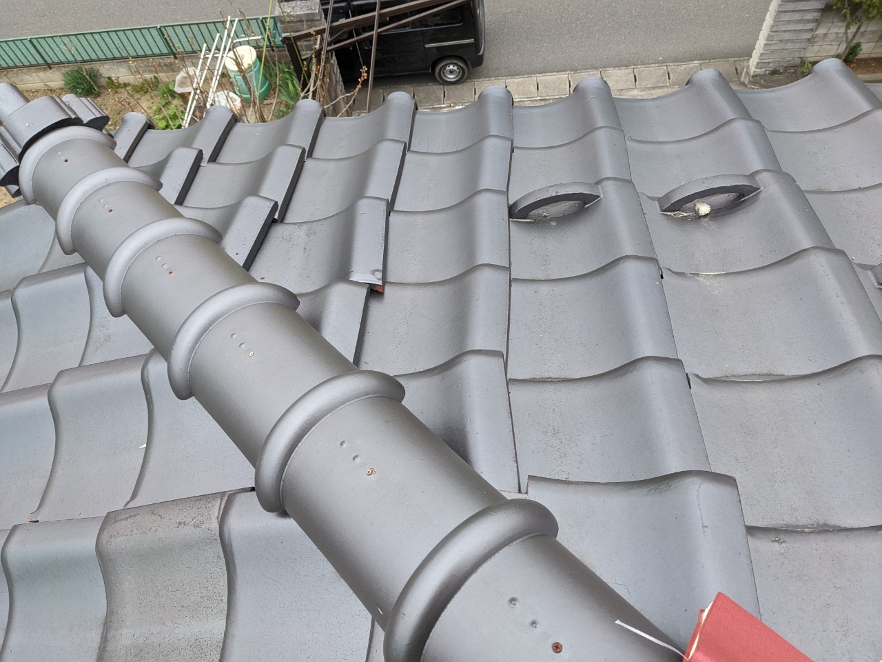 瓦屋根がズレていることが目視でもわかる状態