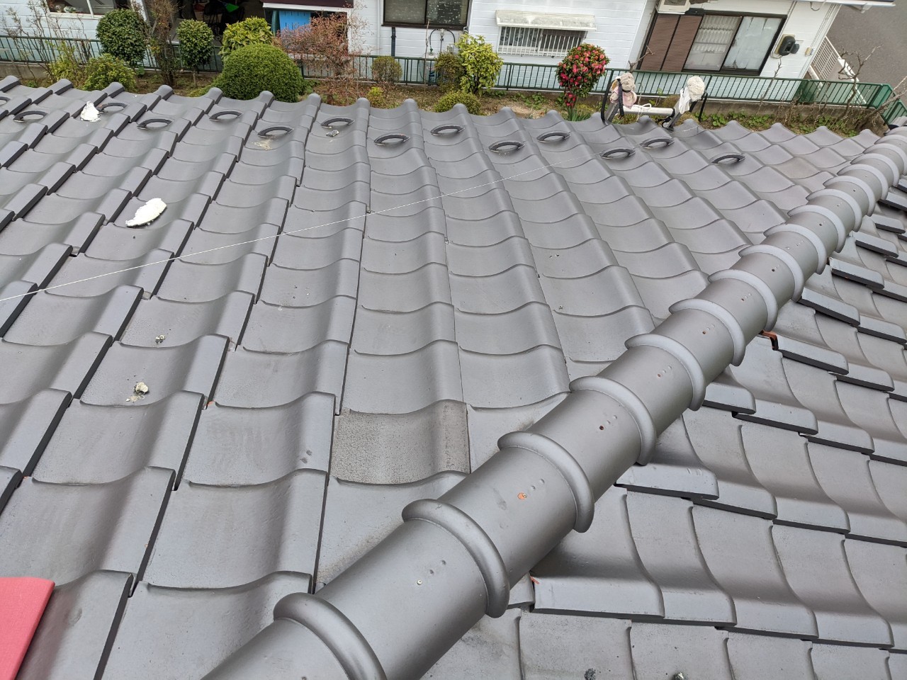 和型瓦が全体的にずれて配列が乱れている