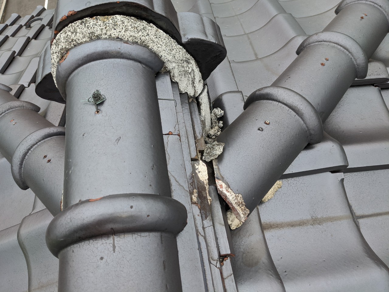 和型瓦ぐしのひび割れ