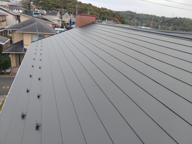 横暖ルーフで屋根カバー工事後