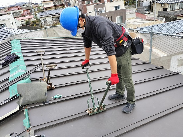 瓦棒ガチャを使って2度目のカシメ