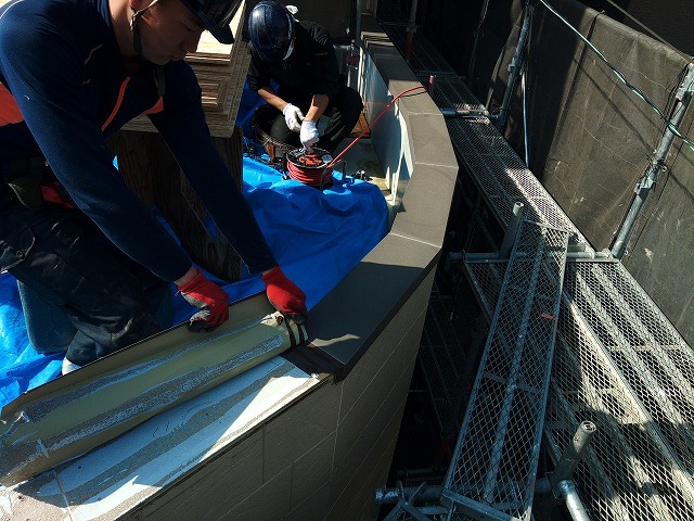 既存の笠木の取り外し