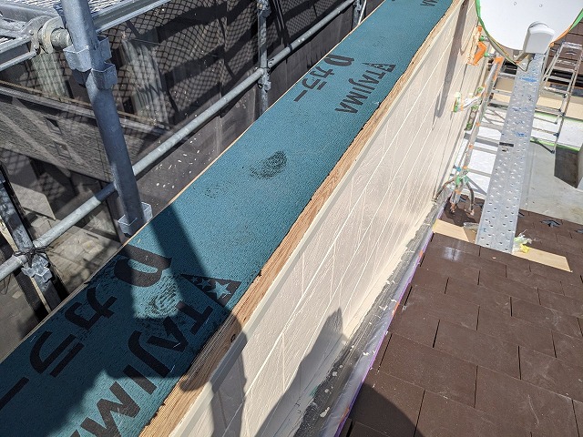 笠木部分に敷いたルーフィング