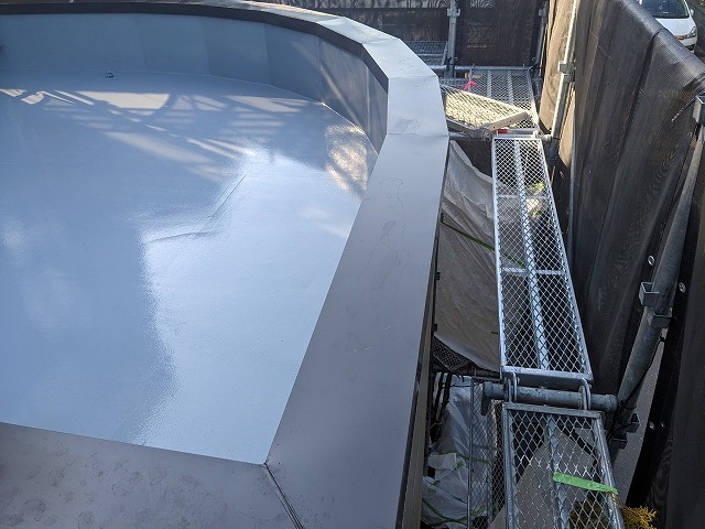 新しい笠木を取り付けた状態