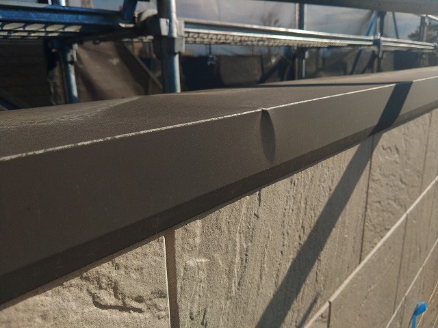 凹んでしまった笠木部分