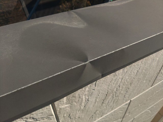 凹みがある笠木