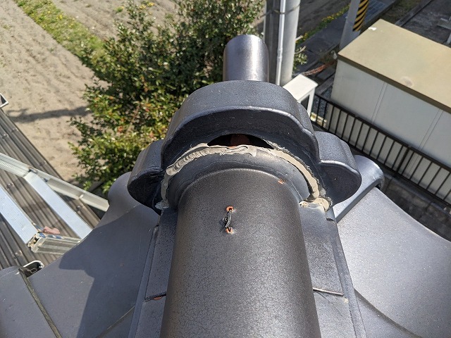 コーキングが剝がれている鬼瓦