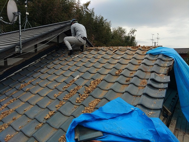 瓦屋根の棟撤去
