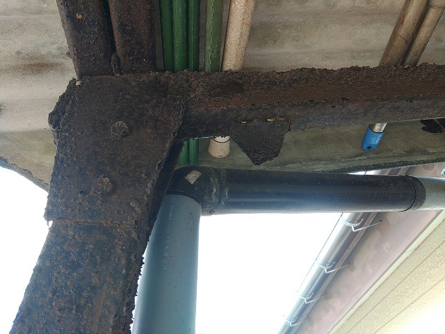 錆びきってしまった柱