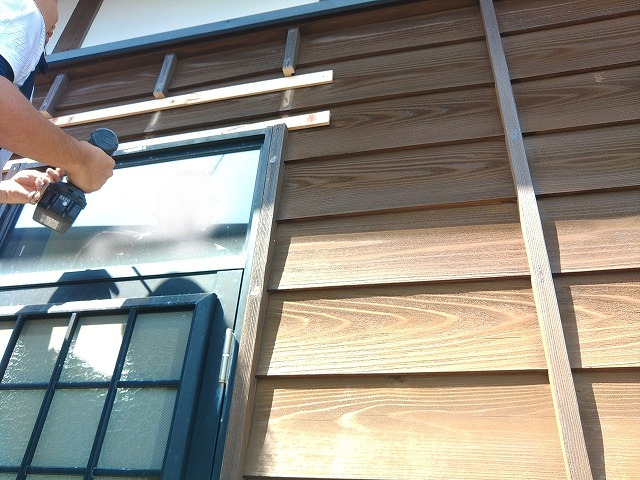 土台となる柱を設置