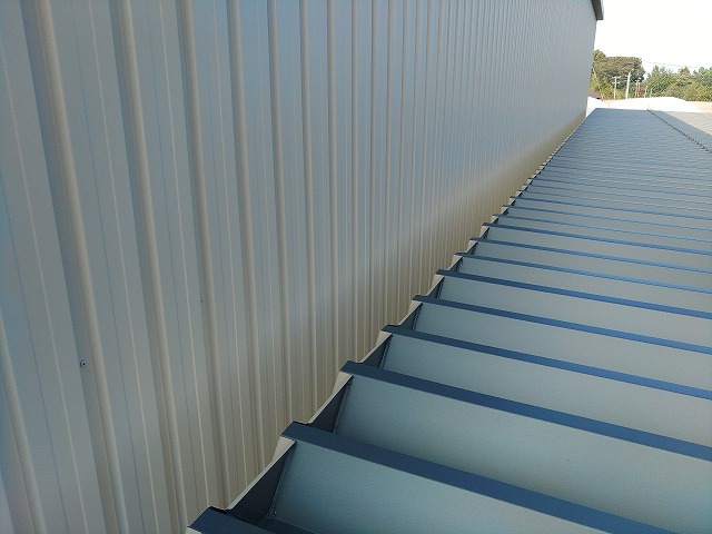 新しく葺いた屋根は折半屋根