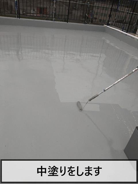 中塗りをしているところ