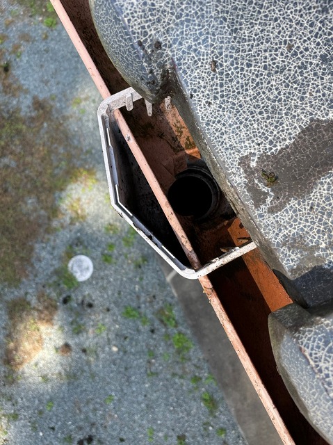 詰まっていたものを除去し水を流した状態