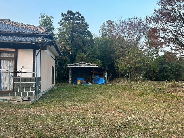 生い茂っていた雑草を綺麗に伐採した状態