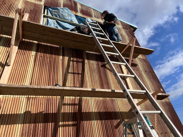 外壁部分に足場を作成した状態