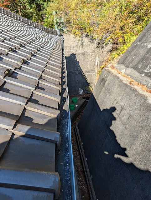雨樋に溜まったいた枯葉などを綺麗に掃除した状態