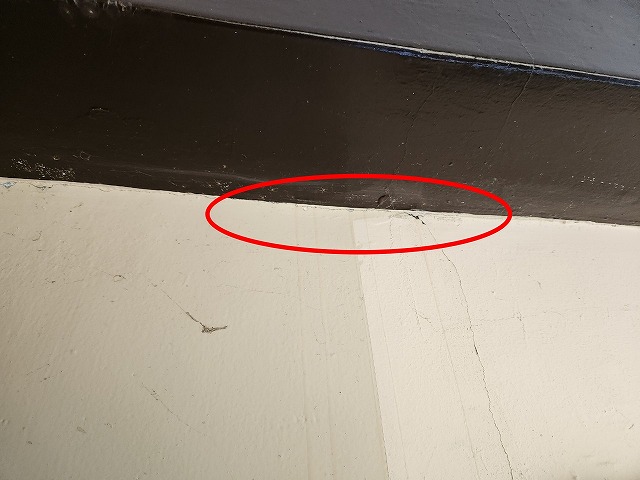 散水試験を行い雨漏りが発生した状態