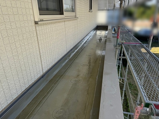 経年劣化により色褪せてきている防水