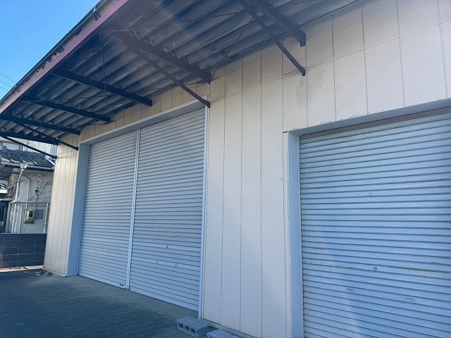 倉庫の傷んだ鉄骨の塗装工事を実施