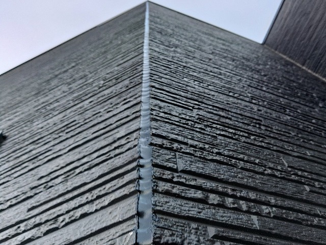 福島県いわき市　新しいシーリングによる打ち換え工事をした目地部分