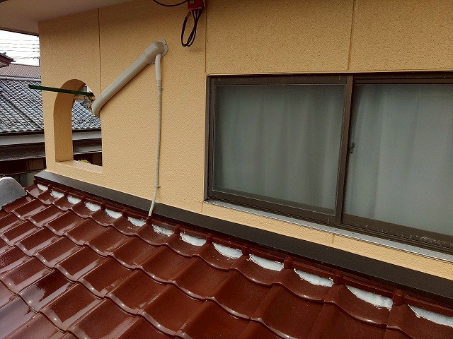 雨漏りの原因となってしまった窓サッシ部分の写真