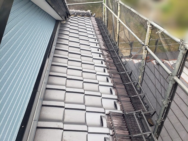 福島県郡山市　雪止め瓦とスノービクトリーを取り付けた瓦屋根