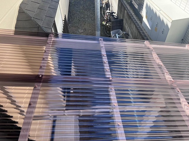 福島県いわき市　耐久性の高いポリカ波板を施工した状態の屋根