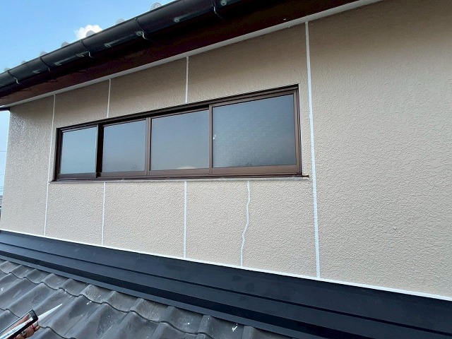 福島県石川郡平田村　外壁の目地や亀裂をシーリングで補修した状態