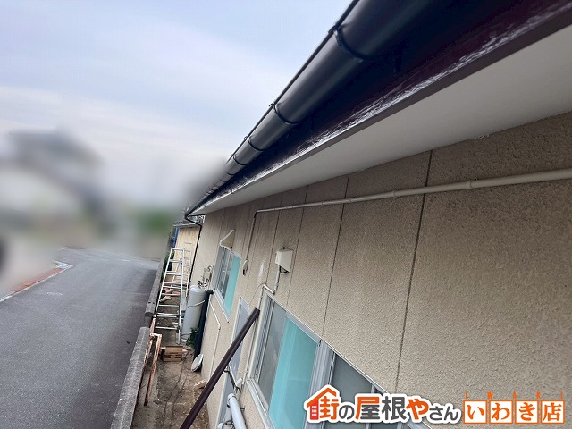 福島県いわき市　鼻隠しを塗装して雨樋を新しいものに交換した状態