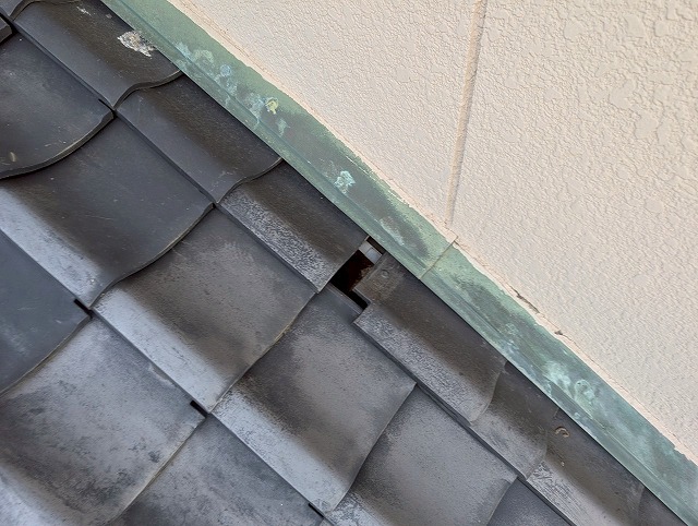 福島県石川郡平田村　瓦がずれてしまった屋根