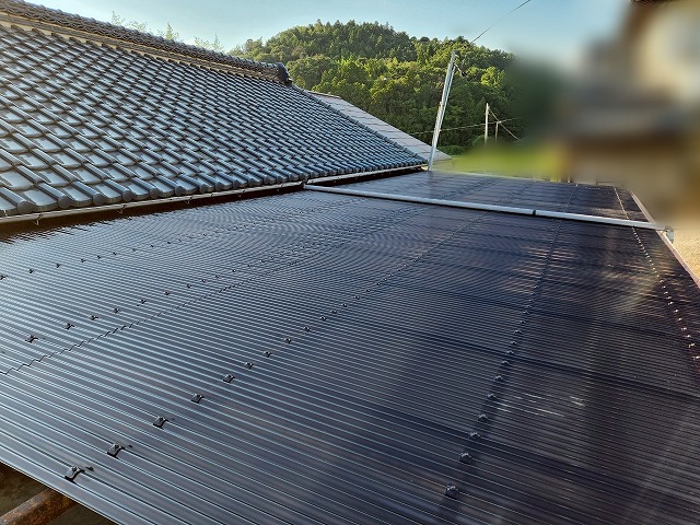 福島県三春町　台風対策としてFRP波板からポリカ波板に交換した状態