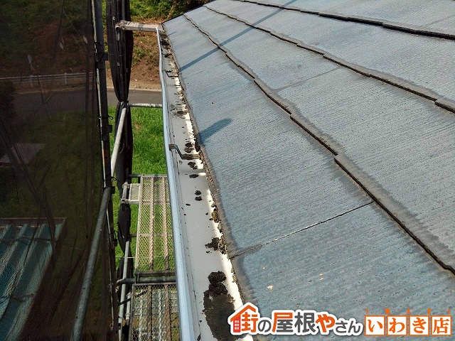 福島県郡山市　雨樋に歪みが生じている状態