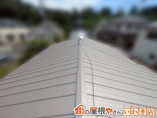 福島県古殿町　金属屋根の材の立平ロックを使用して屋根の葺き替え工事を行った状態