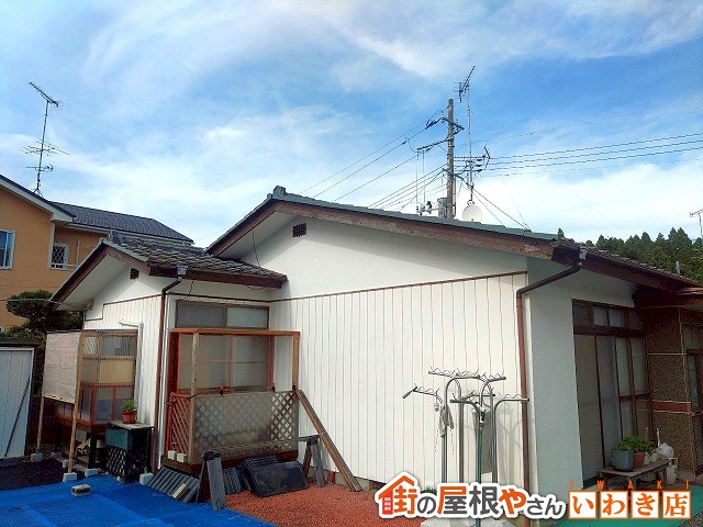 福島県古殿町　外壁の塗膜が劣化してチョーキングが発生していた状態