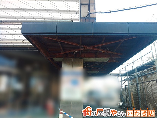 福島県いわき市　病院エントランスの車寄せ屋根の天井の修理依頼