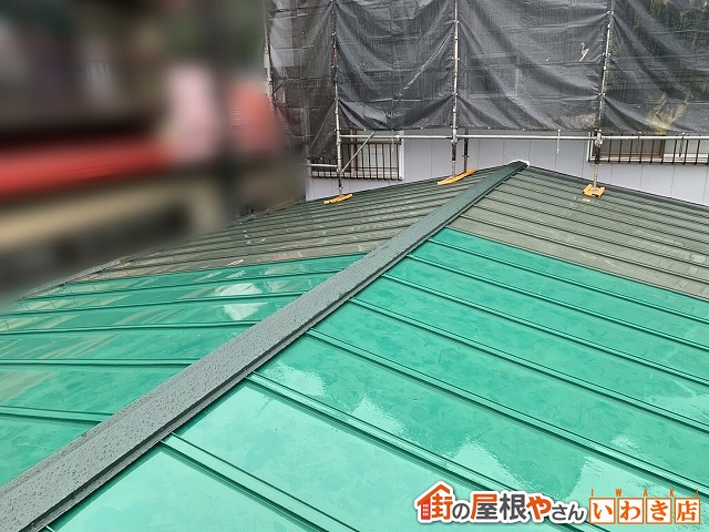 福島県須賀川市　新しい棟板金を取り付けた状態の屋根