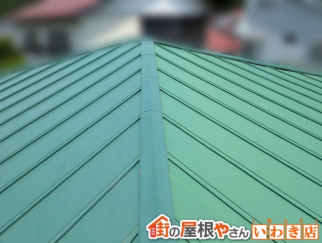 福島県須賀川市　棟板金のジョイント部分に隙間が出来ている状態