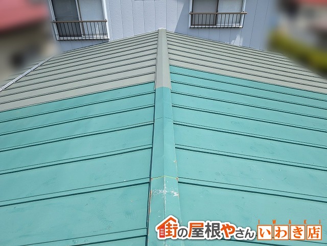 福島県須賀川市　釘が抜けて一部傷んでいる棟板金