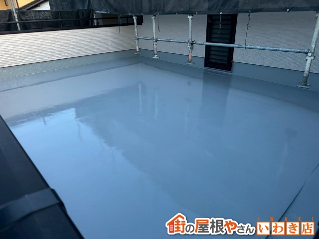 福島県南相馬市　亀裂を補修してウレタン防水塗装を行った状態の2階ベランダ防水