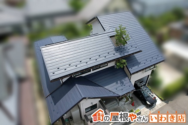 福島県いわき市　スーパーガルテクトにて屋根カバー工事を行った屋根