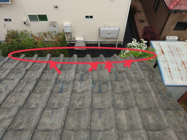 瓦屋根がずれてしまっている