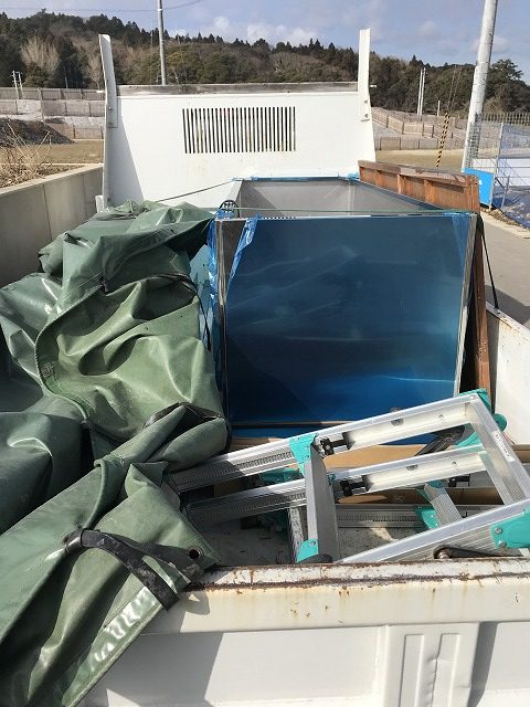 ステンレスフード運搬の様子