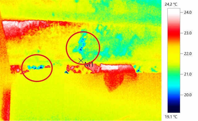 雨漏りが発生している部分をサーモグラフィで見た状態