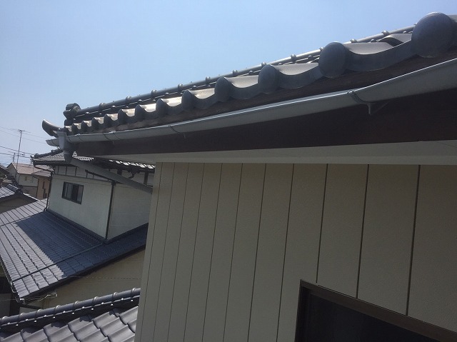 歪みが目立つ軒樋