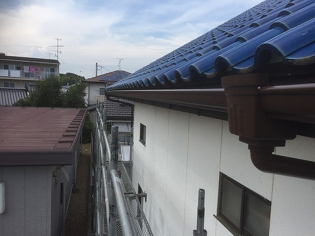 軒樋がきれいに設置されている