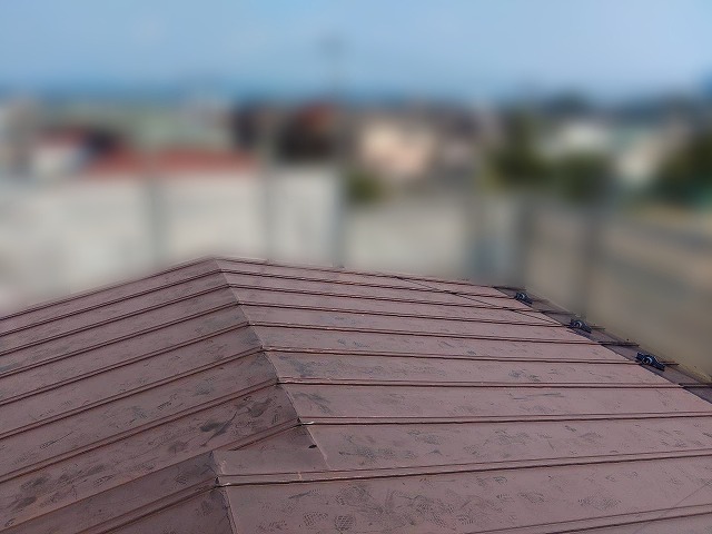 施工前の立平葺き金属トタン屋根